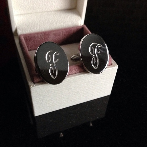 CUFF LINKS. Script F. Metal Unknown. - Picture 1 of 2
